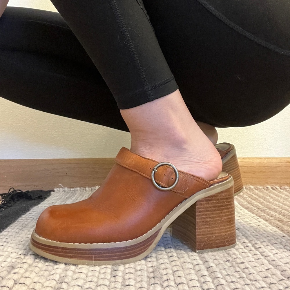 Vintage 90’s Chunky Leather Clogs 9